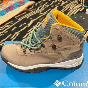 Columbia Tan High-Top Hiking Boots with Gray Panels and Mint Green Laces